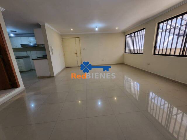 Venta en Av. Loja - Cuenca