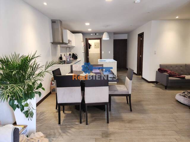 Venta en Av. Ordóñez Lasso - Cuenca