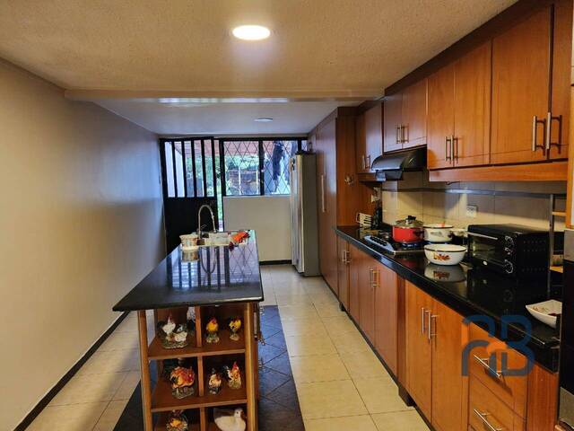 #MJ3194 - Casa para Venta en Cuenca - A