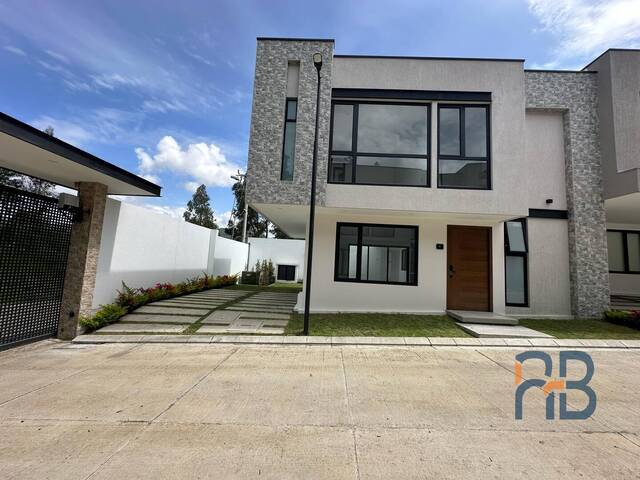 Venta en Megatienda de Challuabamba - Cuenca