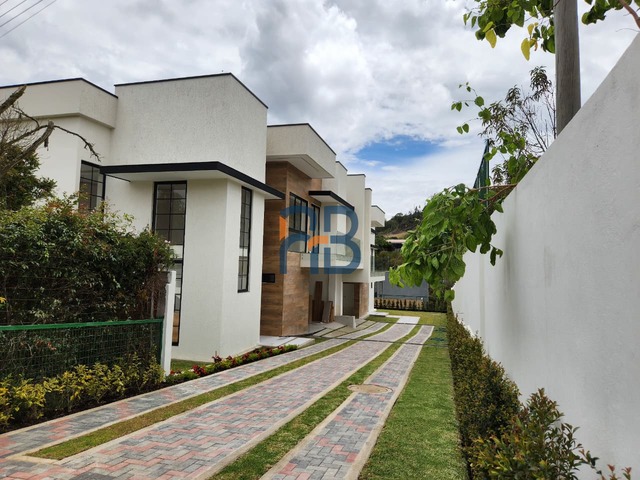 #MJ3255 - Casa para Venta en Cuenca - A