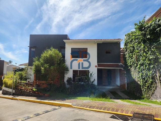 #MJ3229 - Casa para Venta en Cuenca - A