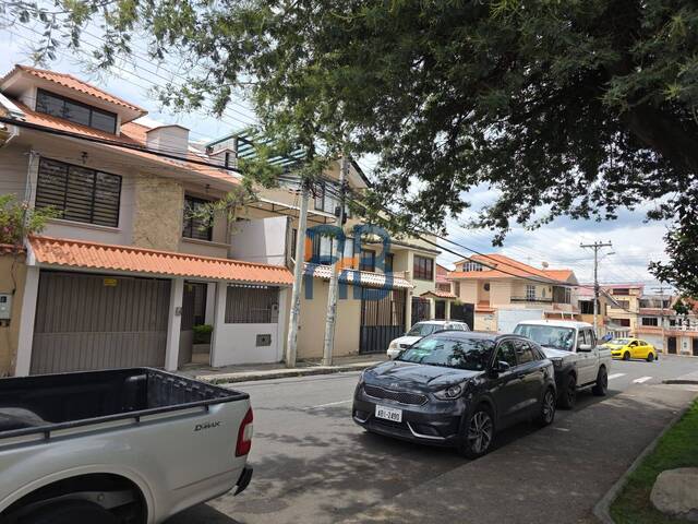 Venta en Empresa Eléctrica - Cuenca