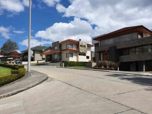 Terreno para Venta en Cuenca - 1