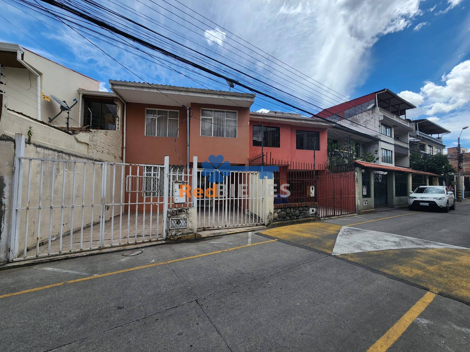 Casa en venta por el sector Terminal Terrestre en Cuenca