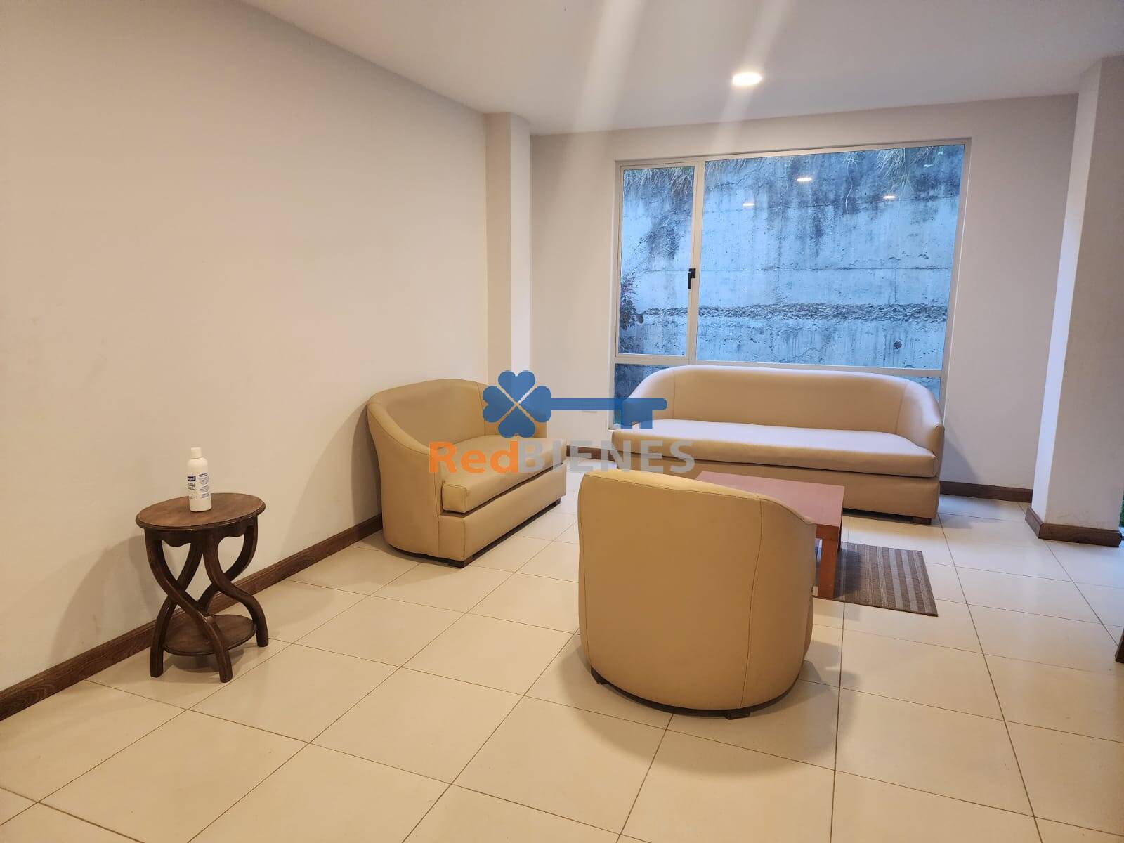 Última suite con área verde en condominio en Ricaurte, crédito VIP