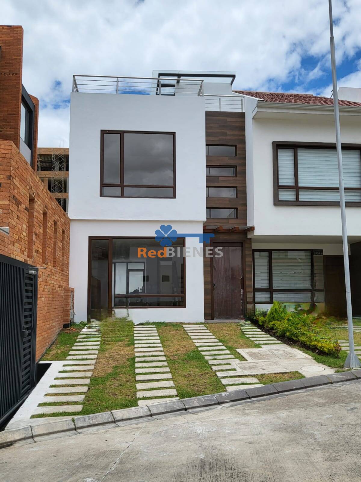 Última casa en venta en condominio sector Av. Primero de Mayo