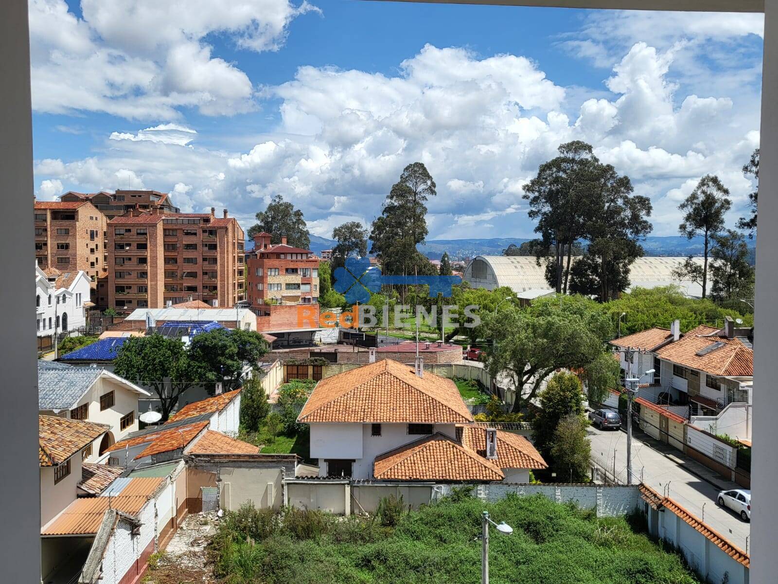 Departamento en venta con hermosa vista a la ciudad y río Tomebamba