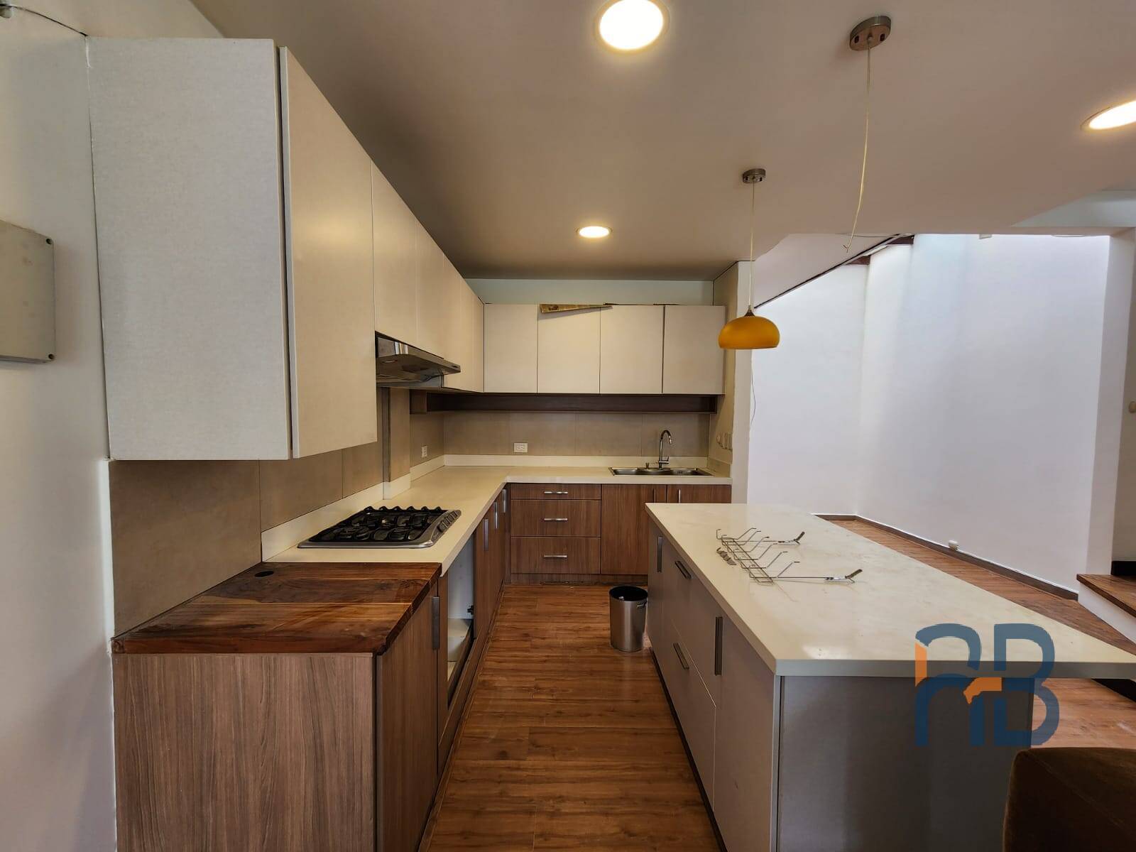 Casa en condominio privado I sector residencial I Av. 1 de mayo
