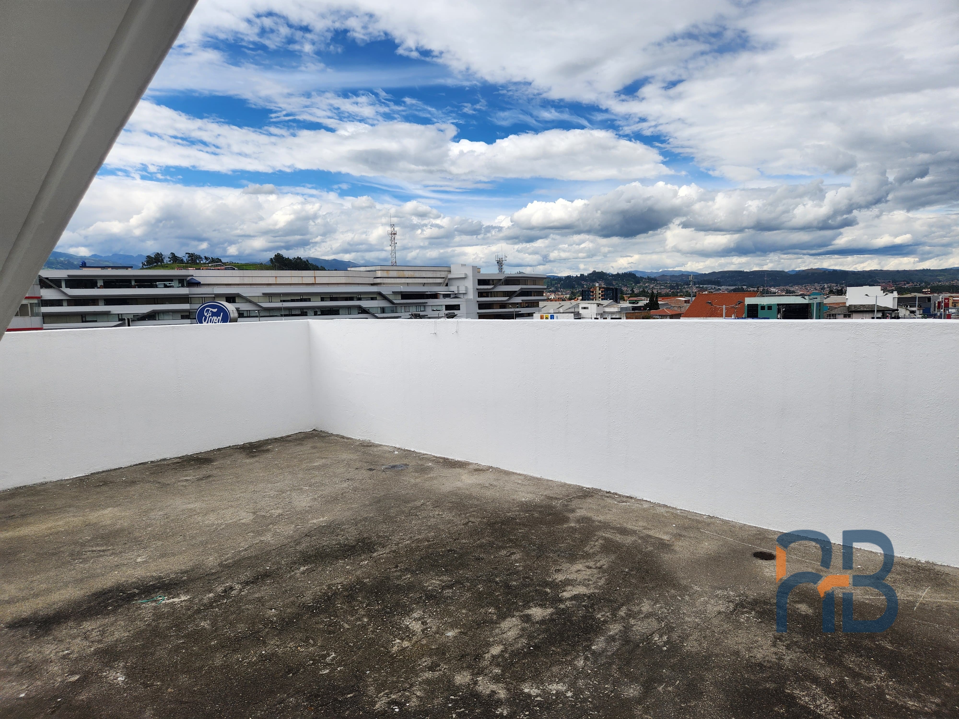 Edificio rentero con local comercial y departamentos en venta