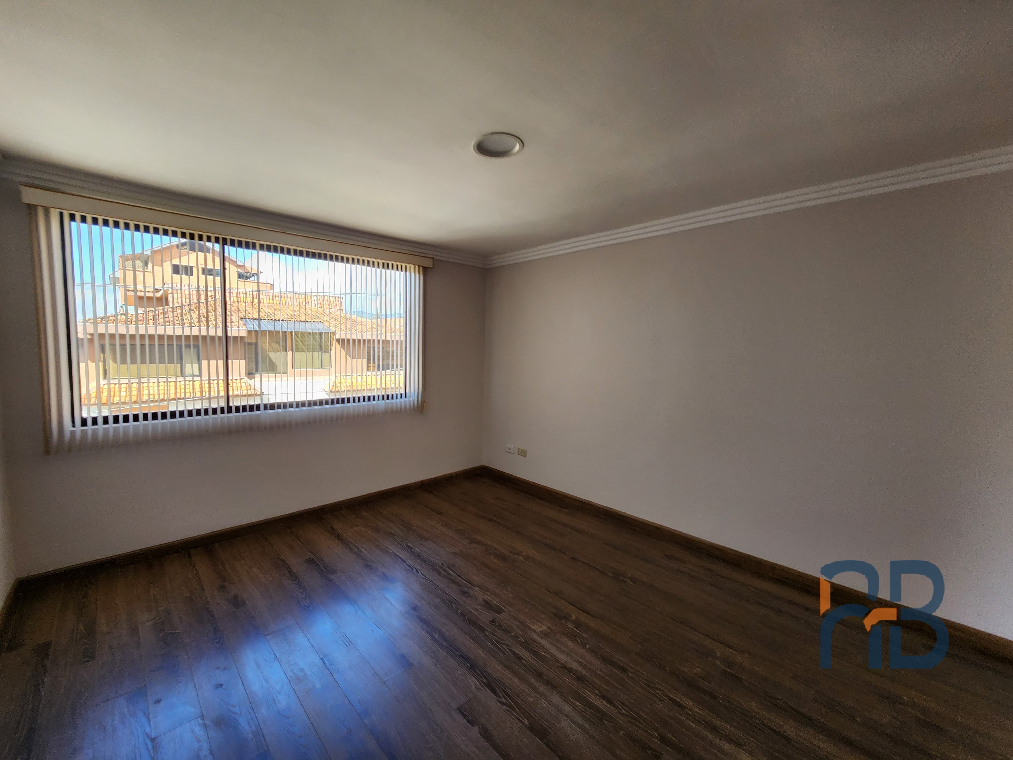 Venta de Casa de Tres Pisos en Cazhapata – Cuenca